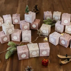 Adventskalender zum Befüllen mit 24 Henkelboxen beere