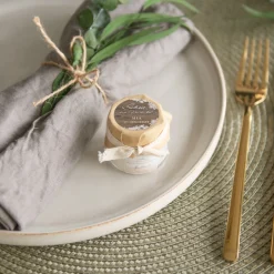 Mini Duftkerze mit Aufkleber "Holz und Spitze"