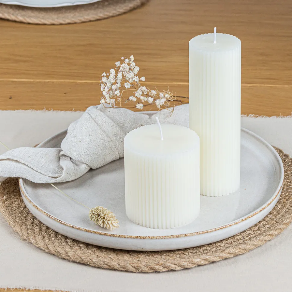 Stumpenkerze mit Rillen creme 7,5 cm