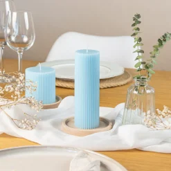 Stumpenkerze mit Rillen hellblau 15 cm